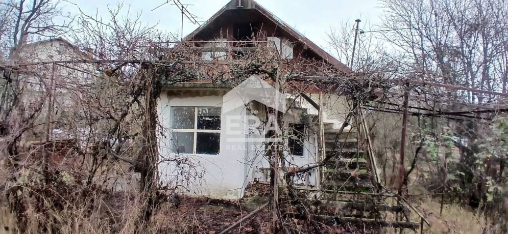 ЕКСКЛУЗИВНО! ЕРА Вива предлага просторен парцел с къща в с. Тополница, обл. Кюстендил