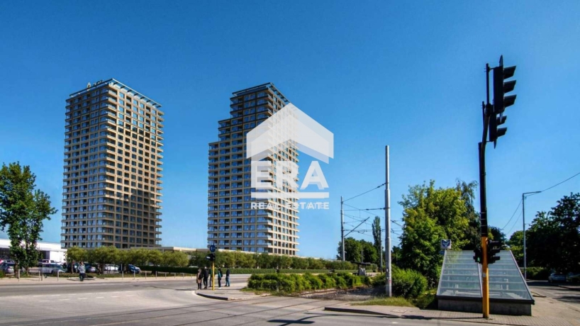 Тристаен апартамент за продажба в кв. Дружба 1, София