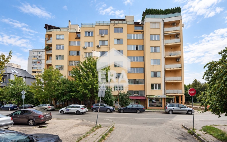 Тристаен апартамент за продажба в кв. Люлин 10, София