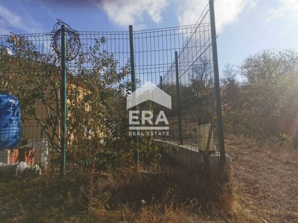 ЕКСКЛУЗИВНО! ЕРА Вива продава поземлен имот с площ от 1878 кв. м. в село Приселци, област Варна