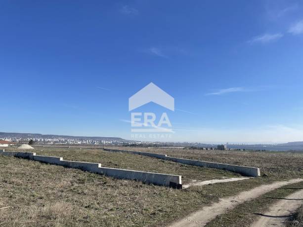 Парцел за продажба в с. Тополи, област Варна