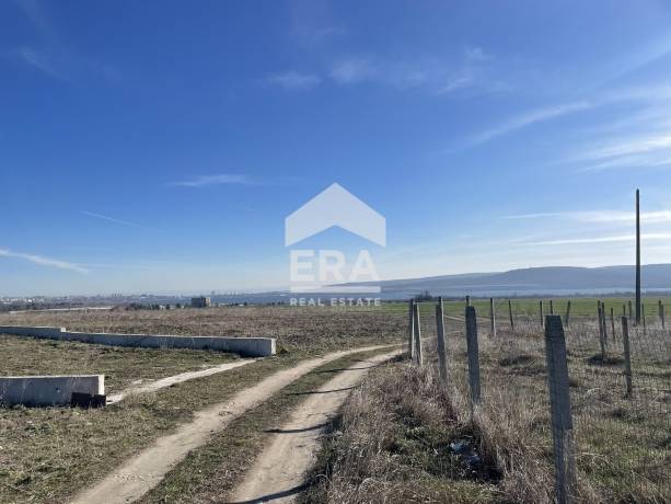 Парцел за продажба в с. Тополи, област Варна