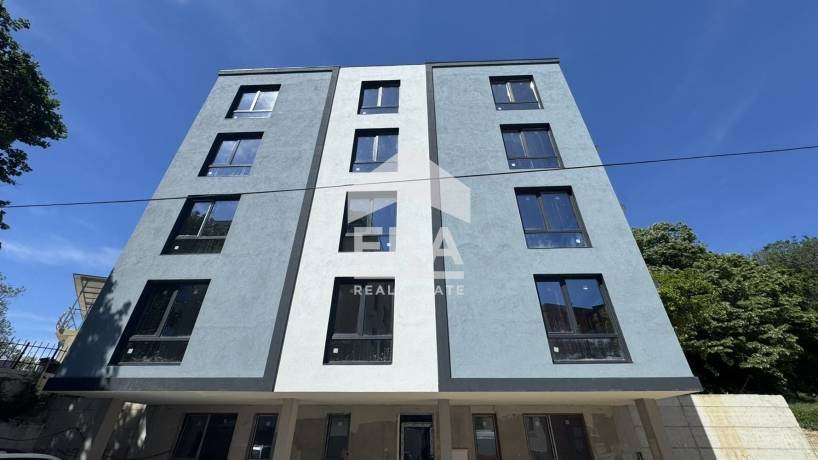Тристаен апартамент за продажба в к.к. Чайка, Варна