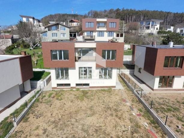 ЕРА Вива продава нова къща с Акт 16 и морска панорама в м-ст Акчелар, гр. Варна