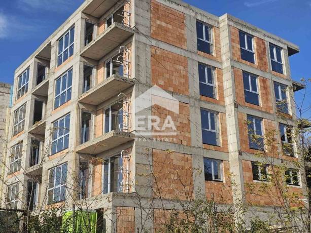 Тристаен апартамент за продажба в кв. Възраждане 2, Варна