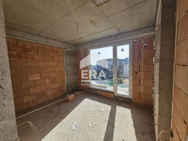 Тристаен апартамент за продажба в кв. Възраждане 2, Варна