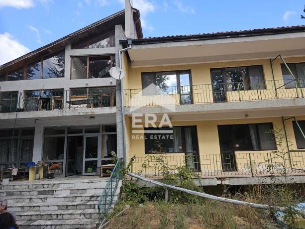 Бизнес имот за продажба в гр. Долни чифлик, област Варна