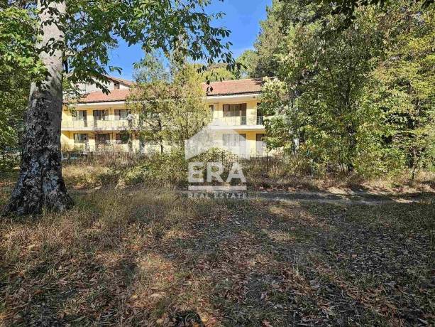 Бизнес имот за продажба в гр. Долни чифлик, област Варна