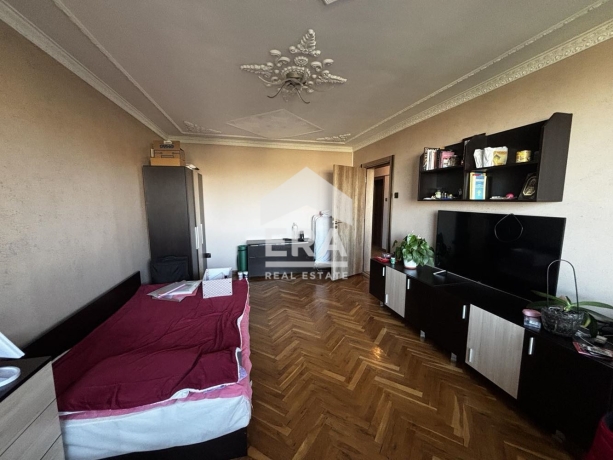 Четиристаен апартамент за продажба във Варна, област Варна