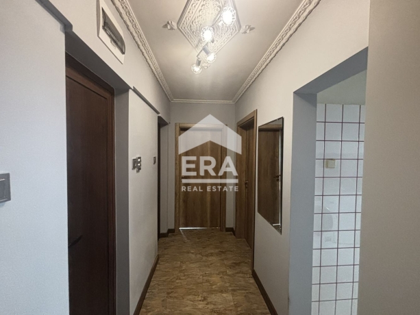 Четиристаен апартамент за продажба във Варна, област Варна
