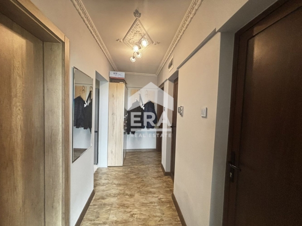 Четиристаен апартамент за продажба във Варна, област Варна