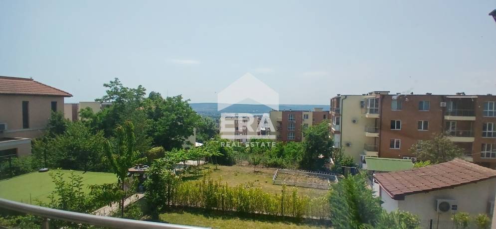 ЕРА Вива предлага новопостроена, триетажна къща на калкан, с Акт 16 и панорама в м-ст Пчелина, гр. Варна