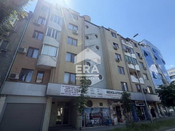 ЕКСКЛУЗИВНО! ЕРА Вива продава просторен, многостаен апартамент на бул. Цар Освободител 63, гр. Варна