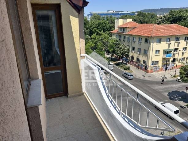Четиристаен апартамент за продажба в гр. Варна, област Варна