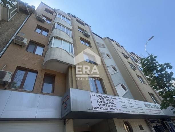 ЕКСКЛУЗИВНО! ЕРА Вива продава просторен, многостаен апартамент на бул. Цар Освободител 63, гр. Варна