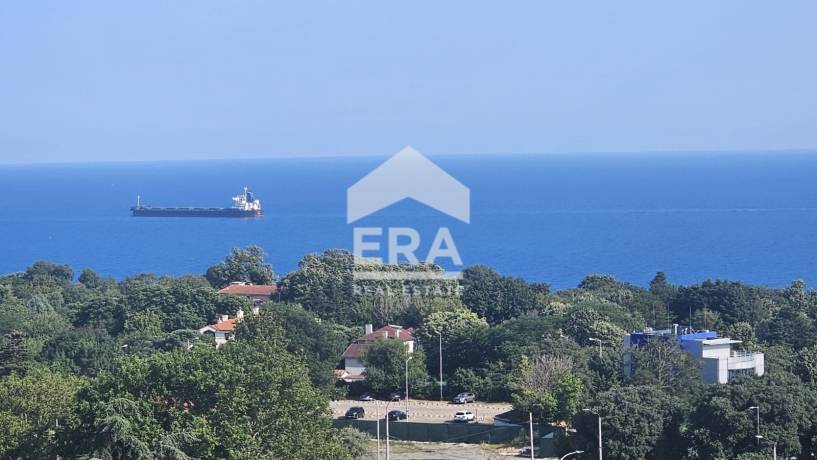 ЕРА Вива продава тристаен апартамент с панорамна гледка към Варненския залив в квартал Бриз в сграда "Знамената", гр. Варна