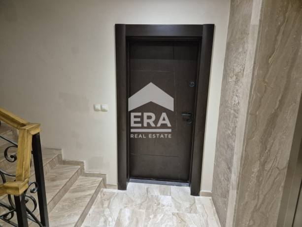 ЕРА Вива продава двустаен апартамент в района на Червения площад, гр. Варна