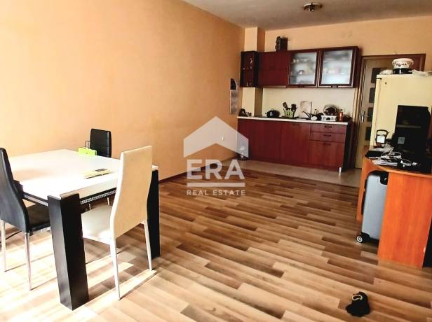 Тристаен апартамент за продажба в кв. Виница, Варна