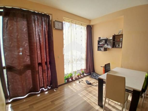 Тристаен апартамент за продажба в кв. Виница, Варна
