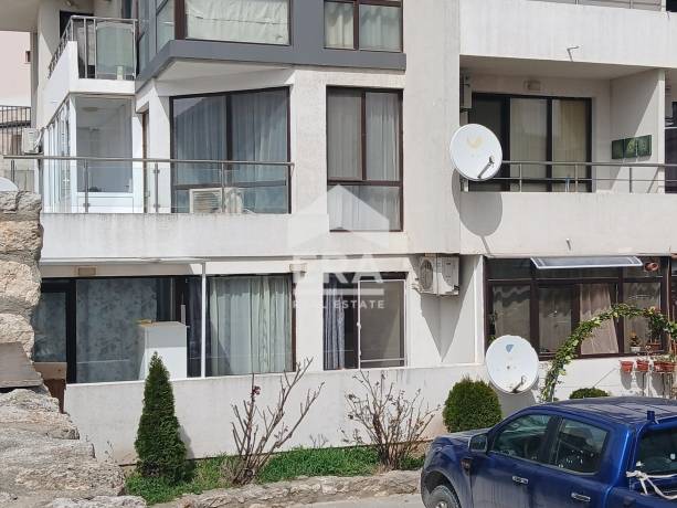Тристаен апартамент за продажба в кв. Виница, Варна
