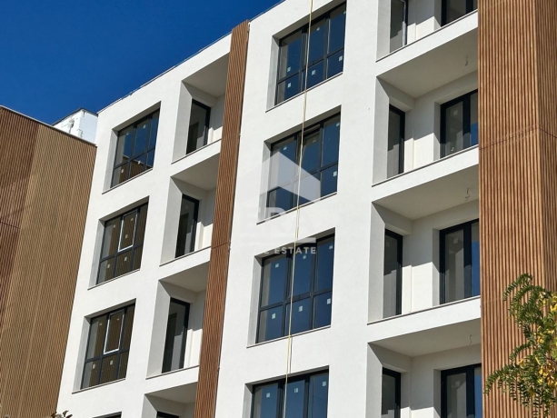 Тристаен апартамент за продажба в кв. Възраждане 2, Варна