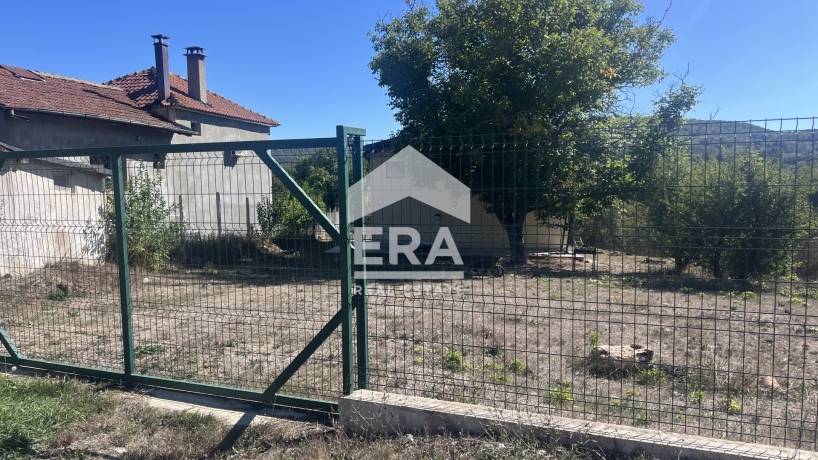 ЕКСКЛУЗИВНО! ЕРА Вива представя за продажба прекрасна, напълно обзаведена и готова за нанасяне двуетажна къща в село Долище,