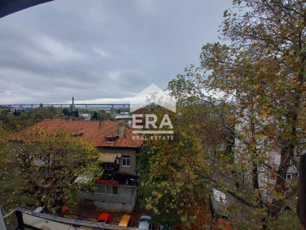 ЕРА ВИВА предлага за продажба четиристаен апартамент в тухлена сграда в кв. Аспарухово, гр. Варна