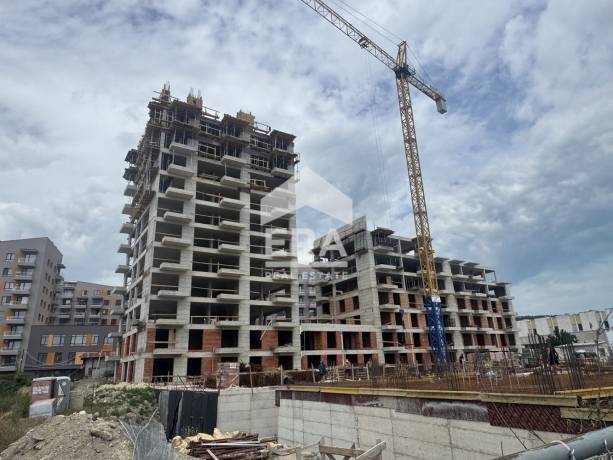 Тристаен апартамент за продажба в кв. Кайсиева градина, Варна