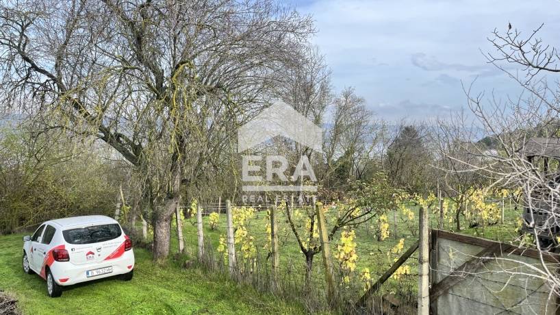 ЕРА Вива продава парцел с панорама към Варна и езерото във вилна зона Лазур, гр. Варна