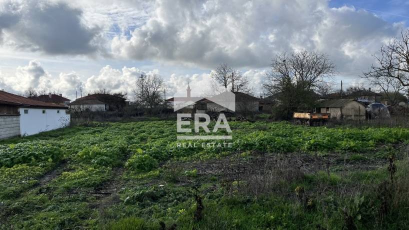 ЕРА Вива предлага парцел с площ 1400 м², разположен на около 100 метра от главния път от Балчик