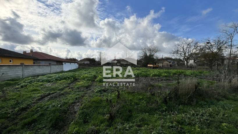 ЕРА Вива предлага парцел с площ 1400 м², разположен на около 100 метра от главния път от Балчик