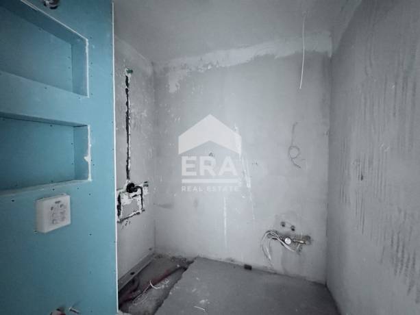 Тристаен апартамент за продажба в кв. Остромила, Пловдив