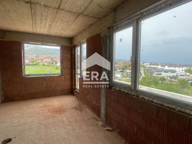 САМО В ERA! Тристаен апартамент с панорамна тераса - с. Белащица