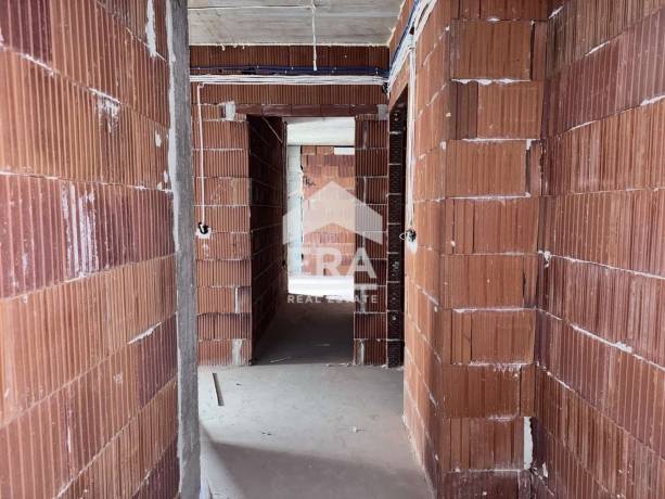 Просторен тристаен апартамент в новострояща се сграда, кв. Кършияка, гр. Пловдив