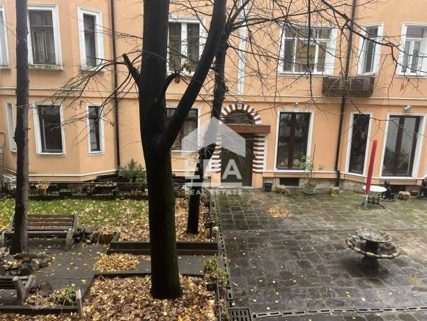 ЕРА Вива предлага за продажба многостаен апартамент в самия център на София, в близост до ''Халите'', гр. София
