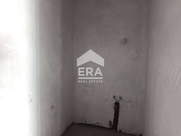Ера Вива София продава просторен четиристаен апартамент в гр.София, кв.Карпузица.