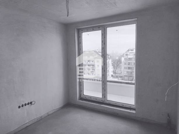 Ера Вива София продава просторен четиристаен апартамент в гр.София, кв.Карпузица.