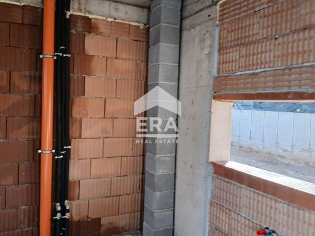 Ера Вива София предлага за продажба редови къщи, разположени по двойки, с издаден АКТ 14 и предстоящ АКТ 15 във в.з. Бункер