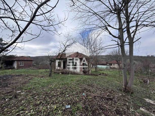 ЕКСКЛУЗИВНО! УПИ в централната част на с. Гроздьово, област Варна