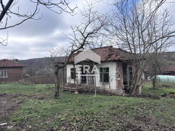 ЕКСКЛУЗИВНО! УПИ в централната част на с. Гроздьово, област Варна