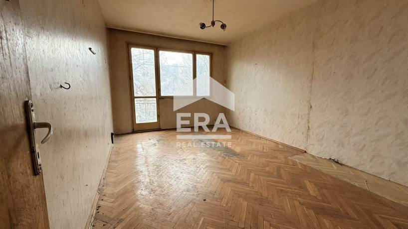 Тристаен апартамент за продажба в гр. Варна, област Варна