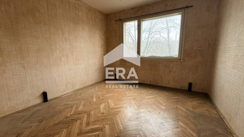Тристаен апартамент за продажба в гр. Варна, област Варна
