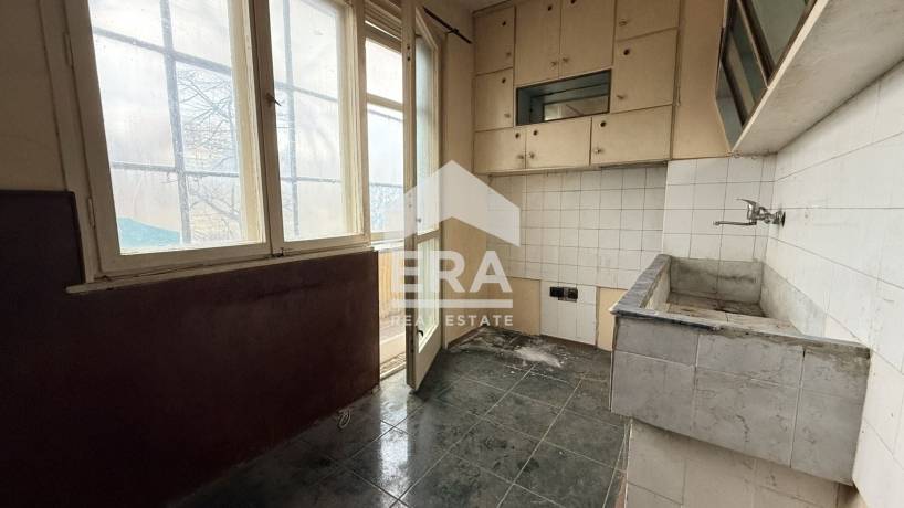 Тристаен апартамент за продажба в гр. Варна, област Варна
