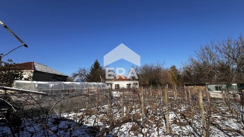 Къща за продажба в с. Пчелник, област Варна
