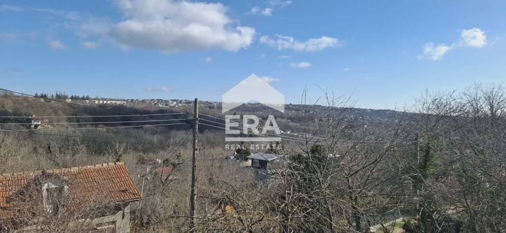 ЕКСКЛУЗИВНО! ЕРА Вива продава дворно място с вила в местност Боровец-юг, гр. Варна