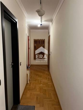 Тристаен апартамент за продажба в кв. Бриз, Варна