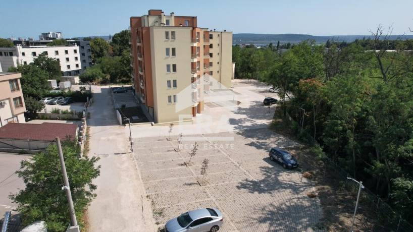 ЕРА Вива предлага за продажба двустаен, партерен офис в кв. Младост, гр. Варна