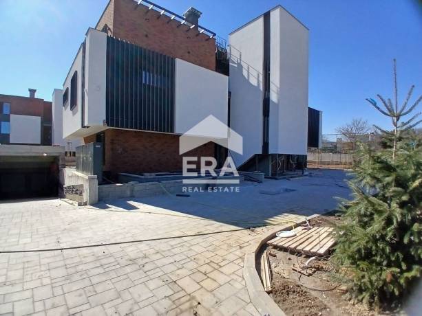 ЕРА Вива предлага за продажба изключителен луксозен мезонет в м-т Детски град, София – имот, който съчетава простор, функцио