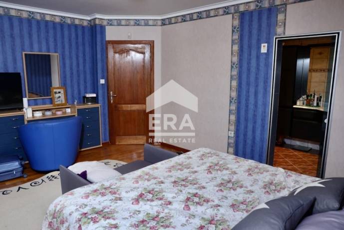 Тристаен апартамент за продажба в кв. Бриз, Варна