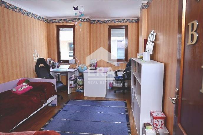 Тристаен апартамент за продажба в кв. Бриз, Варна